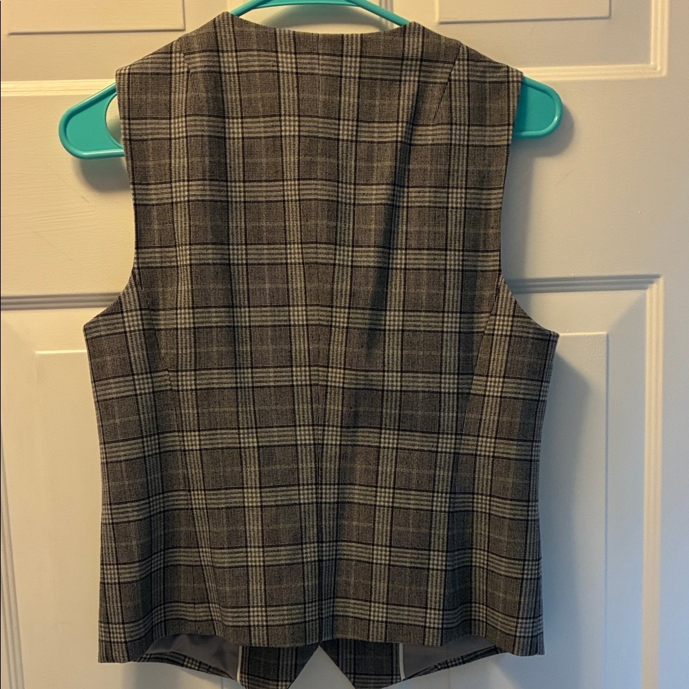 Banana Republic Black and White Checkered Vest p2p measurement 17in - Picture 3 of 3